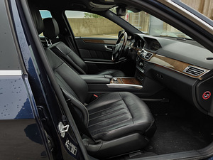 Mercedes-Benz E350 4MATIC Bang&Olufsen (8 foto / 14)