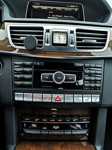 Mercedes-Benz E350 4MATIC Bang&Olufsen (13 foto / 14)