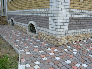 Укладка тротуарной плитки и природного камня