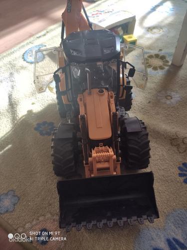 Трактор игрушечный (фото #1)