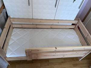 Детская кровать (2 фото из 3)