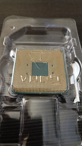 AMD Ryzen 7 1700 с кулером (3 фото из 3)