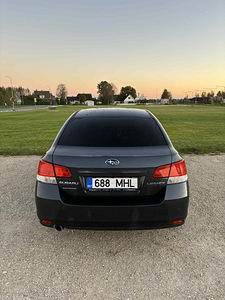 Subaru Legacy (4 фото из 8)