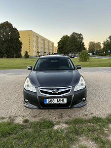 Subaru Legacy (6 фото из 8)