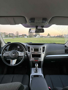 Subaru Legacy (7 фото из 8)