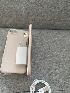 iPhone 8 64GB Gold (3 foto / 6)