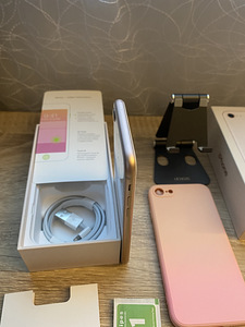 iPhone 8 64GB Heas Seisukorras, Uus Aku (4 foto / 7)