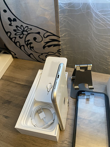 iPhone 11 64GB Heas Seisukorras (4 foto / 6)