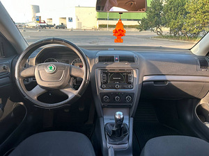 Skoda Octavia 1.2TSI 2011 (10 foto / 13)