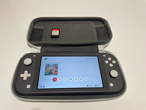 Nintendo Switch Lite + Super Smash Bros + Case (1 foto / 3)