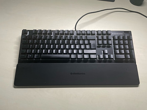 SteelSeries Apex 3 mänguklaviatuur RGB taustavalgustusega (3 foto / 3)