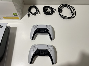 Sony Playstation 5 Disk Edition + 2 Dualsense (3 foto / 3)
