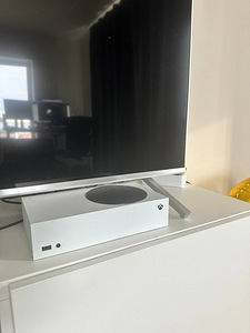 Xbox Series S полный комплект (1 foto / 3)