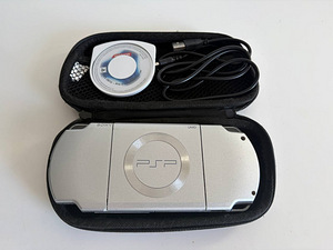Sony PSP 2000 с кастомной прошивкой (CFW) + чехол (2 фото из 5)