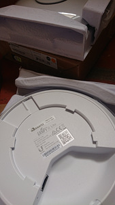 Ubiquiti USG + 2 x Unifi AP 6 Lite + EdgeRouter ER-X (9 foto / 10)