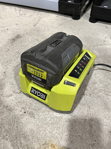 Ryobi 36V laadija ja aku (1 foto / 1)