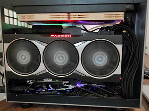 AMD Radeon RX 6900 XT (2 foto / 2)
