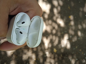Apple Airpods 2 оригинал (1 фото из 1)