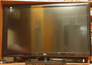 Телевизор и блю рей 47" 3d с очками
