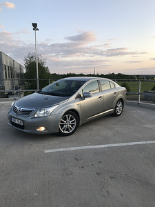 Toyota avensis 2.2 110kw (2 foto / 8)