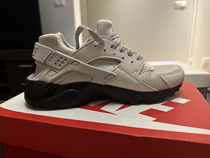 Кроссовки Nike (3 фото из 3)