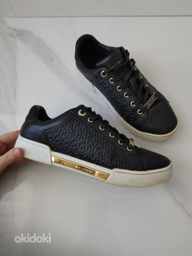 Tommy Hilfiger tossud. Suurus 38.
