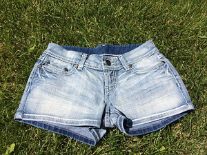 Летние джинсовые шорты BKE