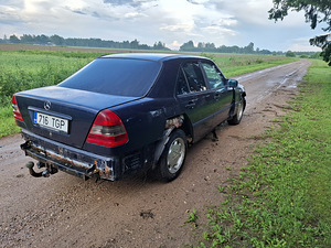 Mercedes-Benz C250TD (4 foto / 8)