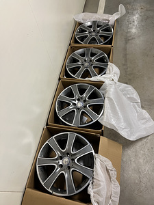 Оригинальные диски Mercedes Benz (7 фото из 7)