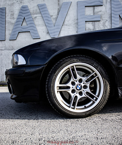 BMW E39 ПОЛНЫЙ ПАКЕТ (7 фото из 9)