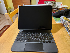 Apple iPad Pro 11" 2022 M2 (Wi-Fi, 256 GB) - Värvus: Silver (1 foto / 10)