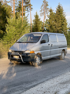 Toyota hiace (2 foto / 6)