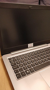 Lisa graafikakaardiga ASUS Zenbook UX310UQ (4 foto / 9)