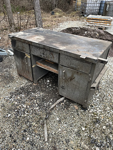 Metallist laud ja kapp garaaži (1 foto / 2)