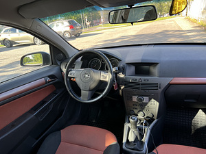 Opel Astra Wagon (8 фото из 15)