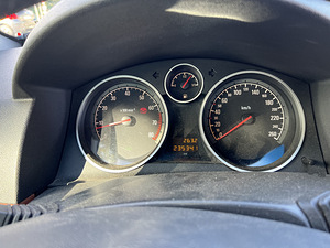 Opel Astra Wagon (13 фото из 15)