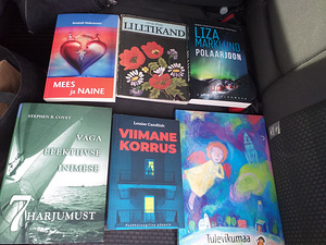 Книги (2 фото из 3)