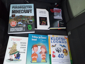 Книги (3 фото из 3)