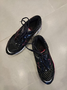 Müüa Mizuno laste spordijalanõud (2 foto / 3)