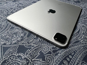 iPad Pro 11 inch (3rd gen) silver 128GB wifi + cellular (1 foto / 3)