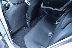 TOYOTA YARIS 1.2 64KW (10 foto / 15)