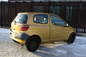 Ökonoomne Toyota Yaris, väga heas korras (5 foto / 10)
