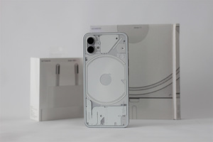 Uus Ainulaadne Nothing Phone (1) 12/256GB, garantiiga (4 foto / 10)