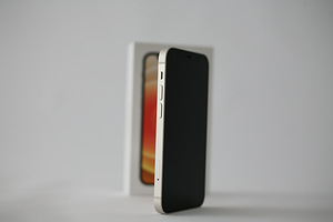 Uueväärne iPhone 12 mini, täiskomplektne (4 foto / 7)