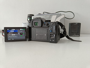 Uueväärne Pentax K-70 profikaamera, täiskomplektne (7 foto / 9)