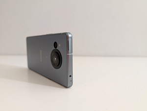 Unikaalne Sharp Aquos R8 5G, ideaalses seisukorras (7 foto / 10)