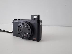 Legendaarne Fujifilm XQ1, uueväärne (6 foto / 10)
