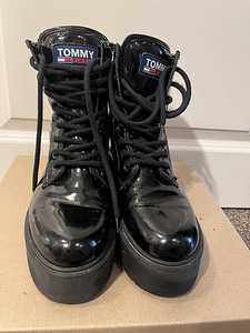 Tommy Jeans kleit ja saapad (3 foto / 10)