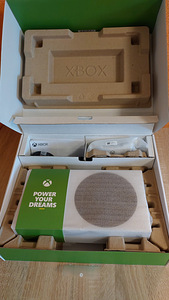 Xbox серии S (3 фото из 4)