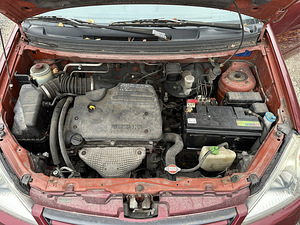 Suzuki Liana (4 foto / 10)